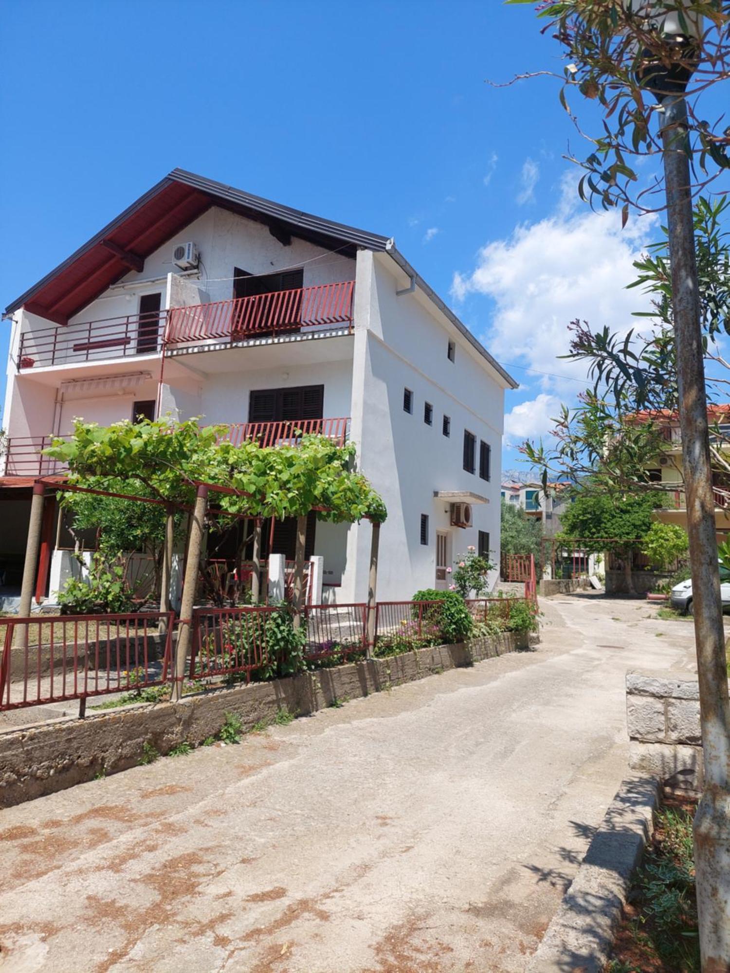 Apartament Apartman Sućuraj Zewnętrze zdjęcie