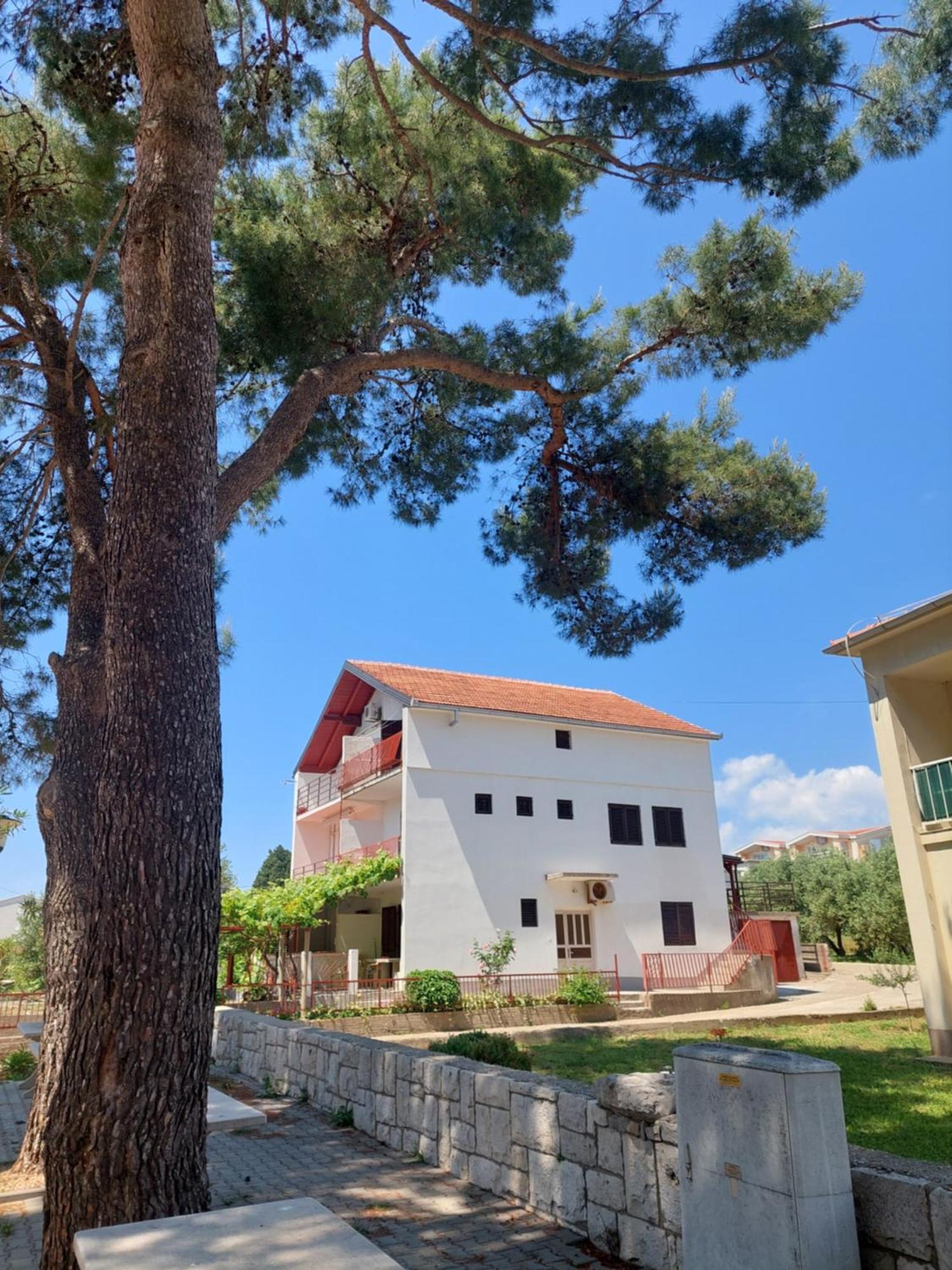 Apartament Apartman Sućuraj Zewnętrze zdjęcie